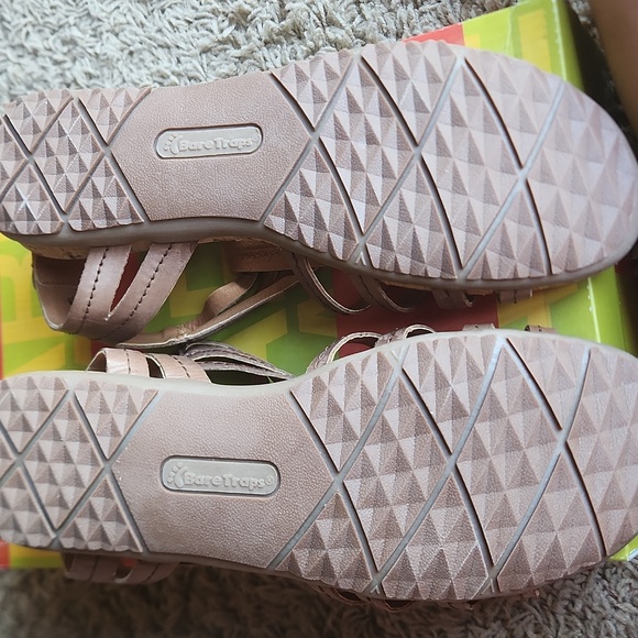 Bare Traps Roanna Sandal - Picture 3 of 11